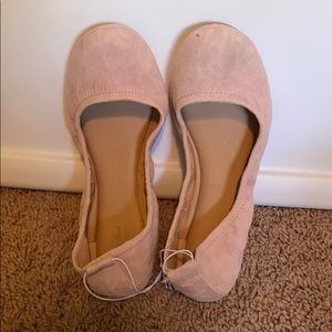 Universal Thread Flat